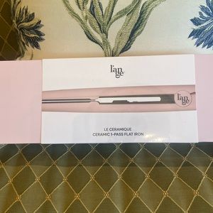 NWT l’ange ceramic flat iron